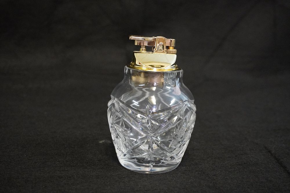 Lot 284: MID CENTURY CRYSTAL TABLETOP LIGHTER