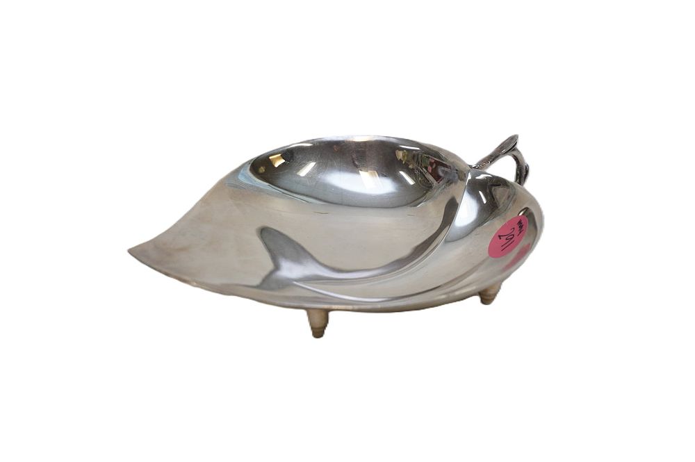 Lot 291: S.G. ENGLAND LEAF SILVER PLATE TRINKET DISH