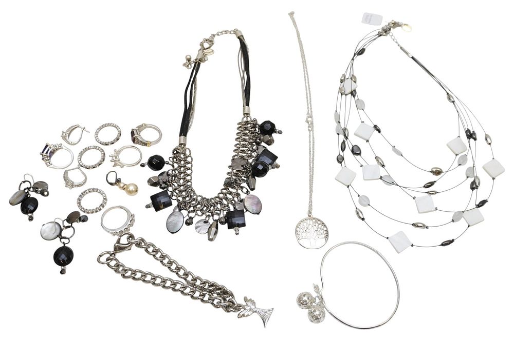 Lot 294: 15 PIECES OF COSTUME SILVER JEWELRY