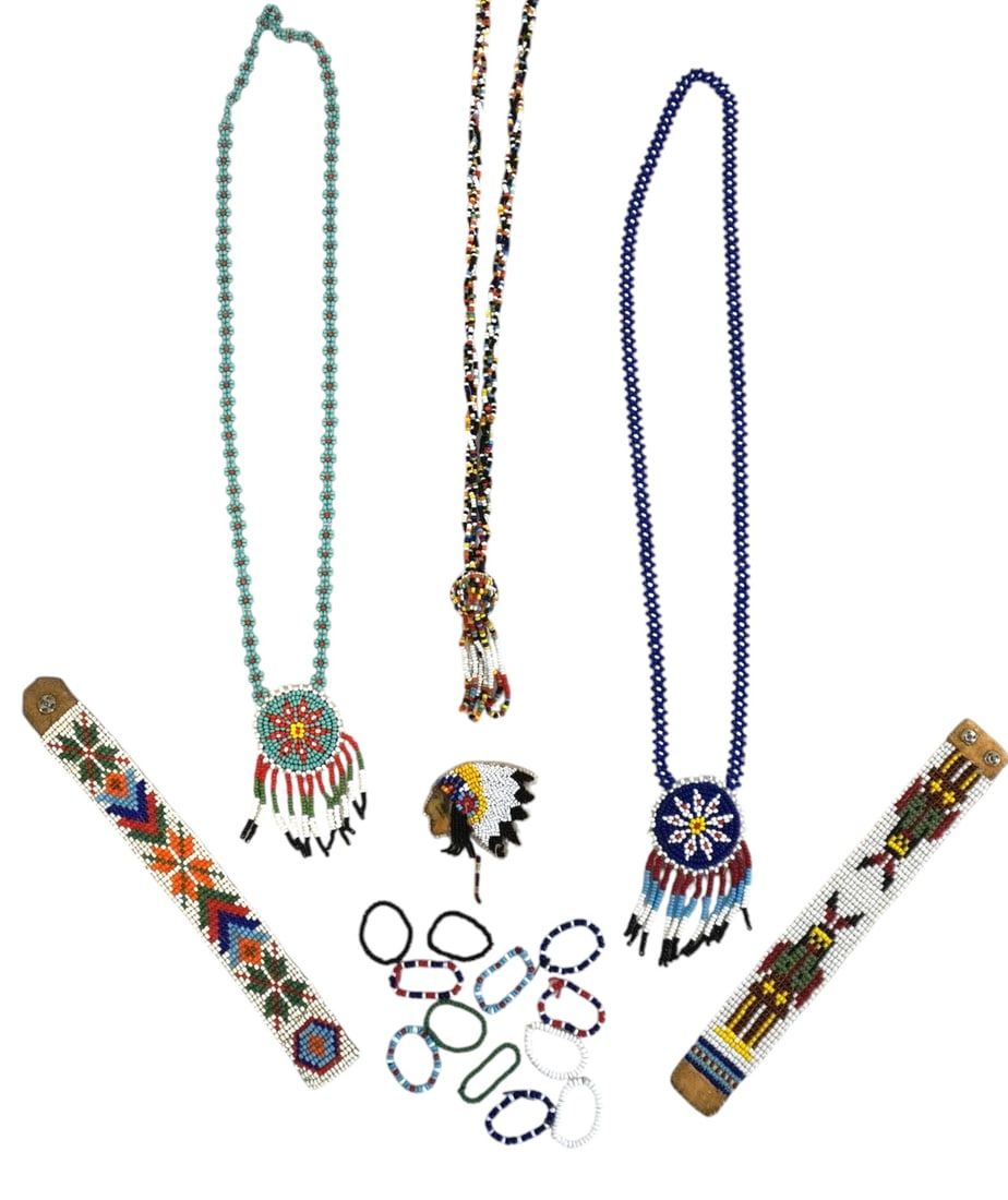 Lot 203: 18 pc VINTAGE NATIVE AMERICAN BEADWORK JEWELRY MICHIGAN