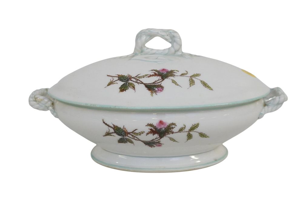 Lot 263: HAVILAND LIMOGES OVAL COVERED VEGETABLE BOWL