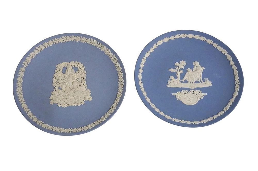 Lot 233: 6 WEDGWOOD JASPERWARE COMMEMORATIVE MOTHERS DAY AND CHRISTMAS PLATES