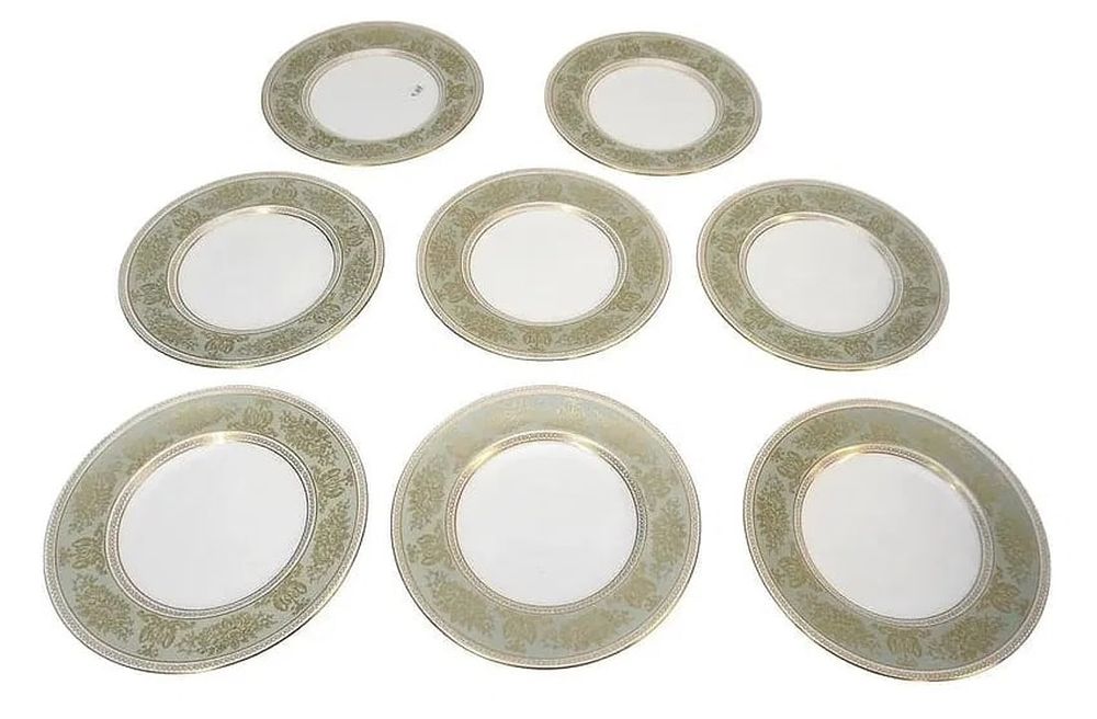 Lot 246: 8 WEDGWOOD GOLD SAGE COLUMBIA SALAD PLATES
