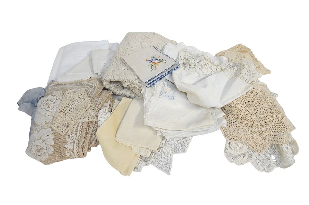Lot 263: 48 MISC. ANTIQUE AND VINTAGE LINENS/TEXTILES