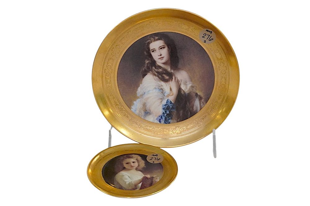 Lot 276: PAIR OF INCISIONE ORO BAVARIAN PORCELAIN GOLD TRIM PLATES