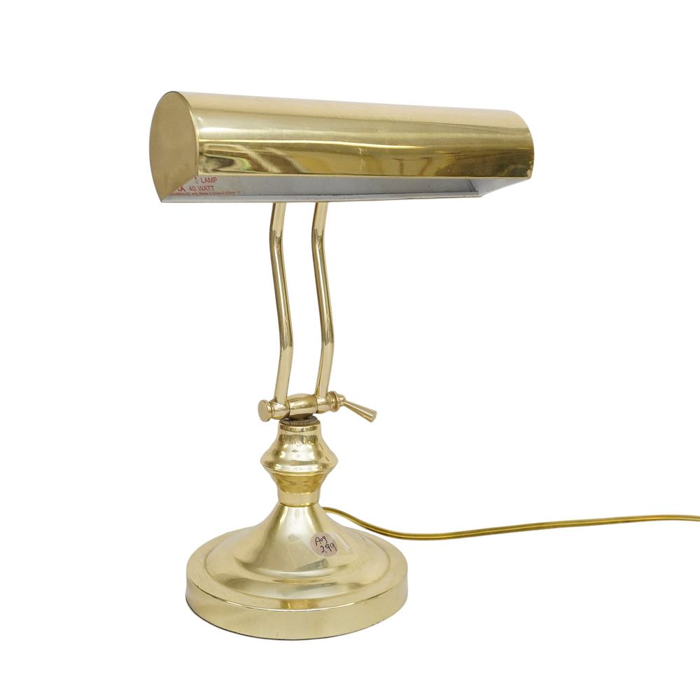 Lot 299: VINTAGE BRASS BANKERS LAMP