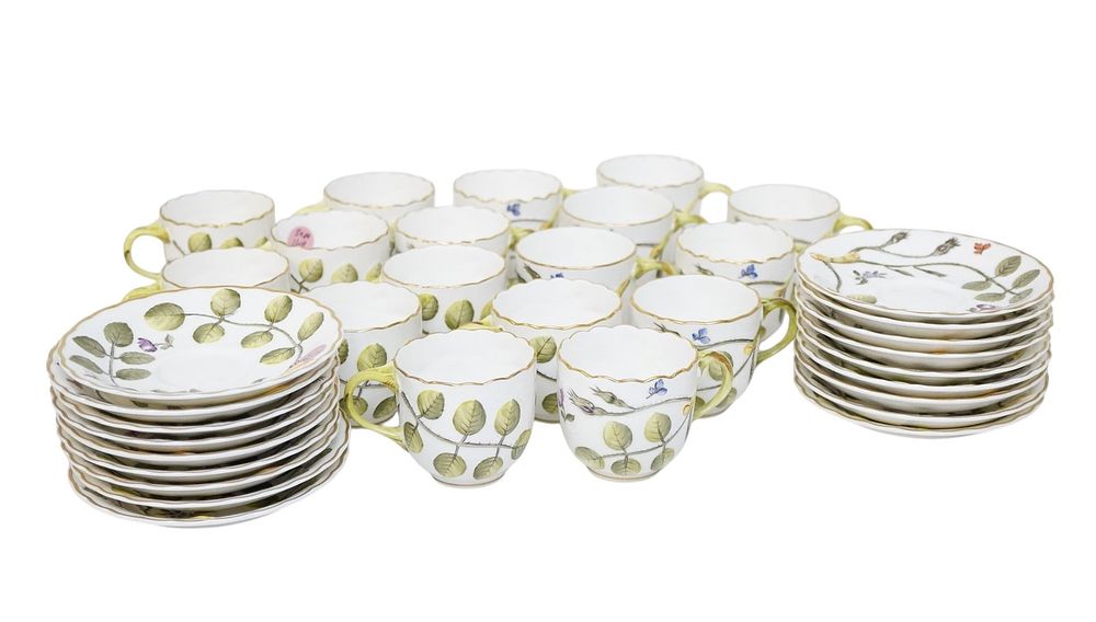 Lot 164: 35 PC BLIND EARL DEMITASSE CUPS ROYAL WORCESTER