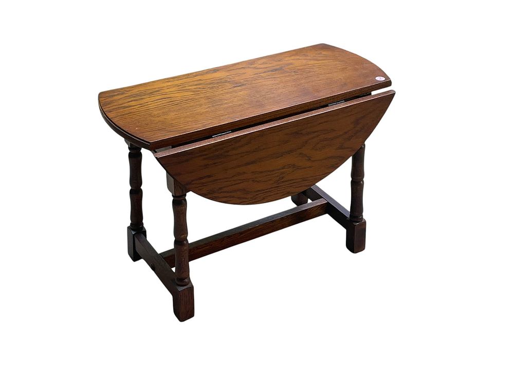 Lot 184: SMALL VINTAGE OAK DROP LEAF OCCASIONAL TABLE