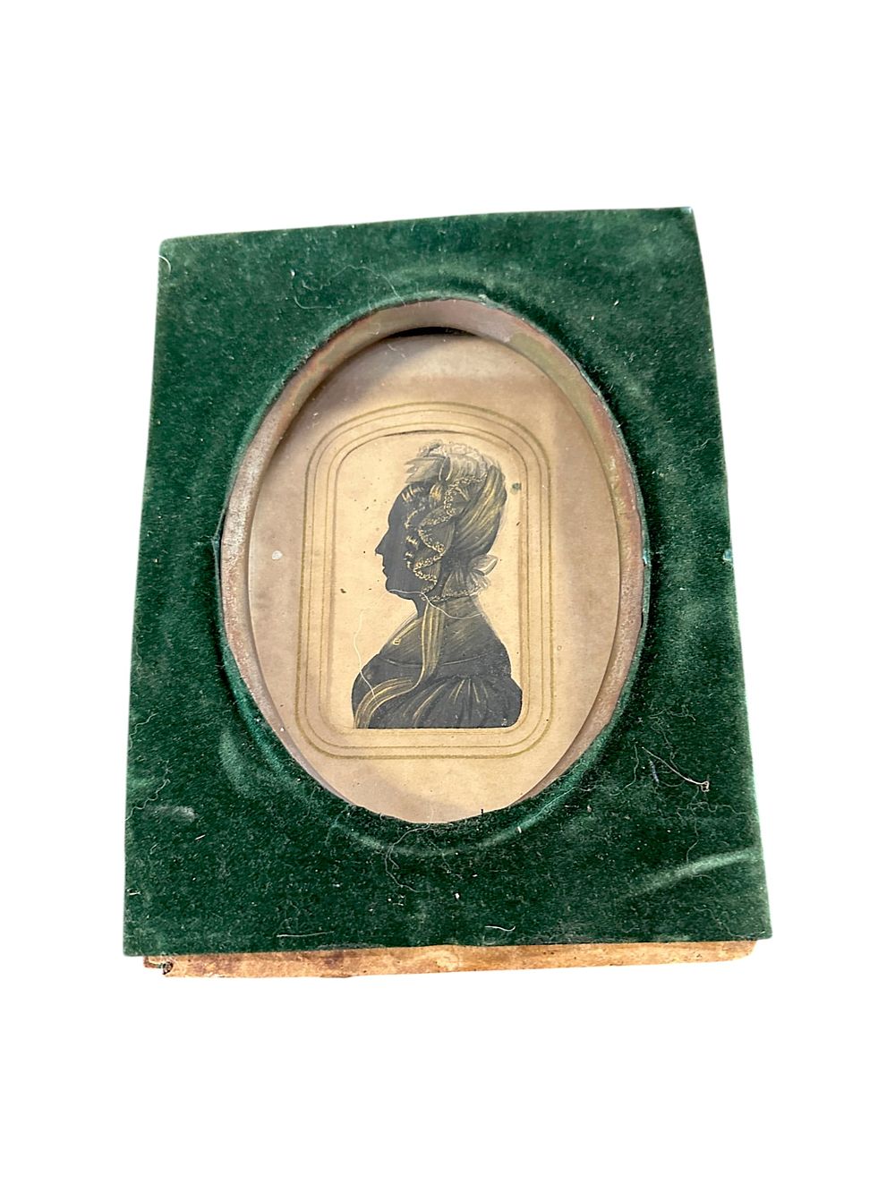 Lot 197: 19TH C SILHOETTE PORTRAIT WITH GILT DETAILING