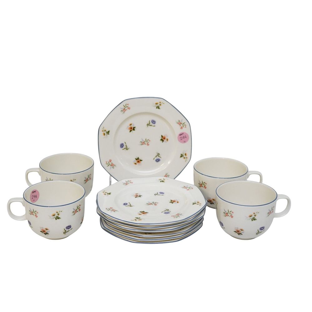 Lot 244: WEDGWOOD SPRINGTIME CHINA TEACUPS AND SAUCERS - 11 PIECES