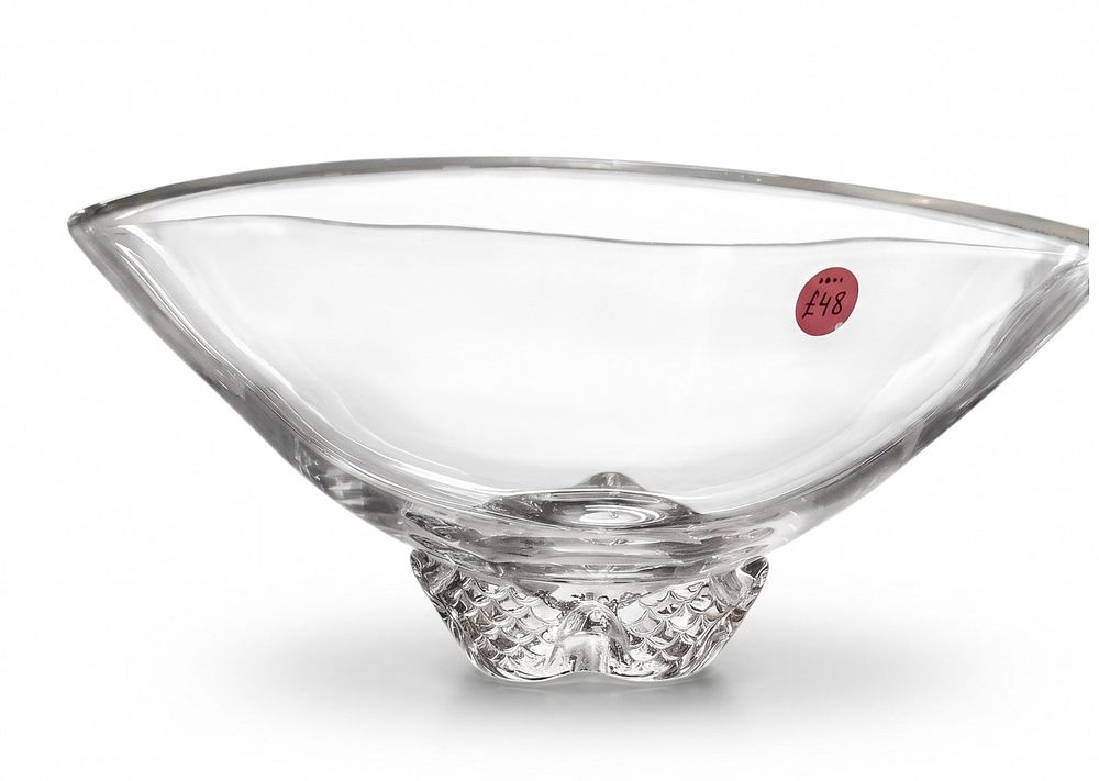 Lot 248: VINTAGE STEUBEN GLASS BOWL SIGNED