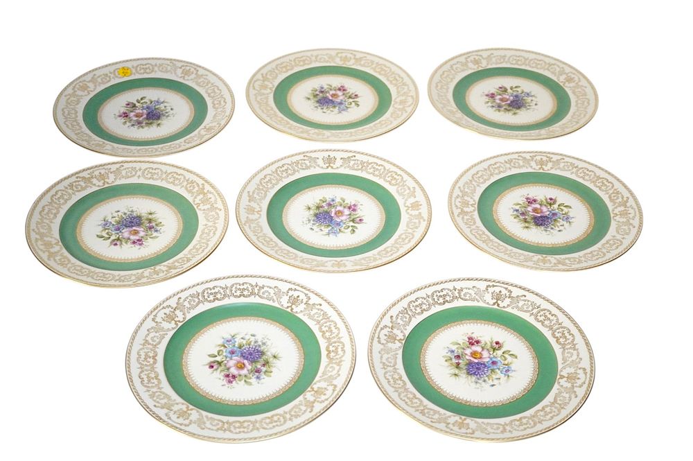 Lot 210: 8 ROSENTHAL CONTINENTAL IVORY DINNER PLATES
