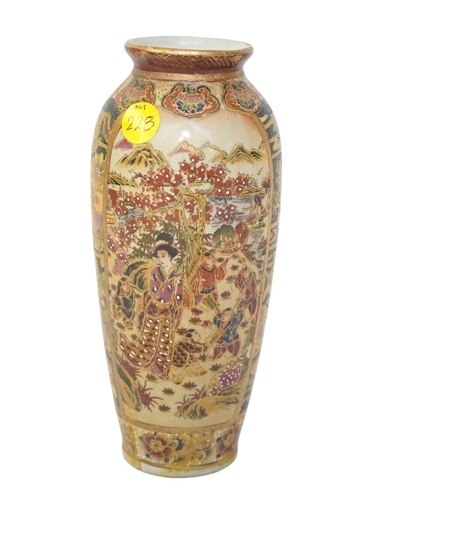 Lot 228: ANTIQUE ROYAL SATSUMA VASE
