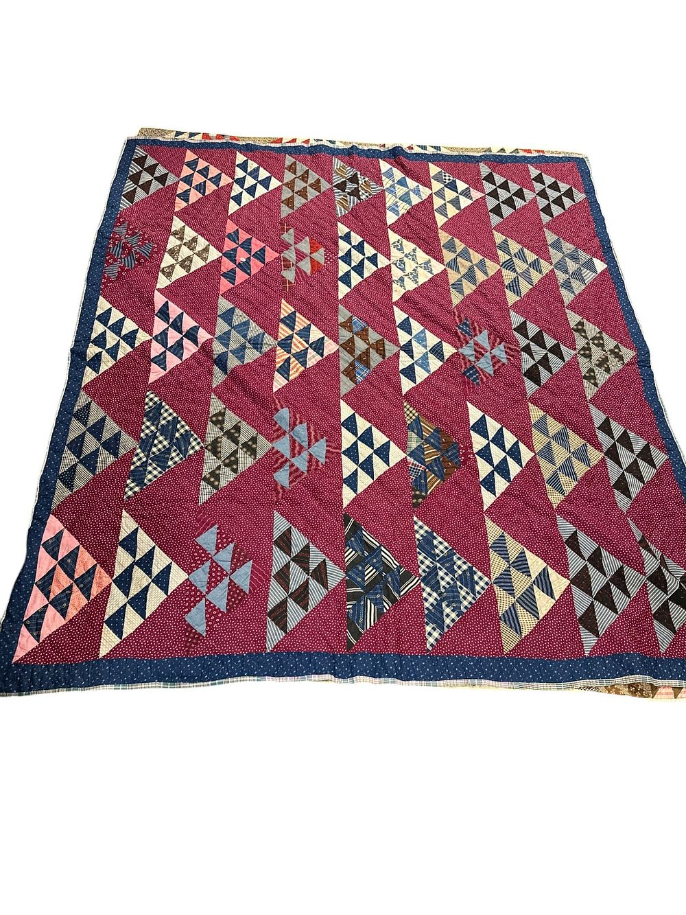 Lot 249: PAIR OF ANTIQUE AMERICAN HAND-PIECED PATCHWORK QUILTS