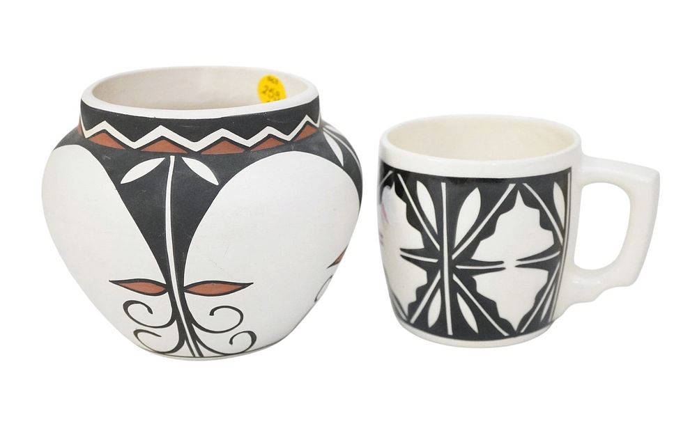 Lot 253: NATIVE AMERICAN VINTAGE TIGUA GLORIA HOLQUIN POTTERY - 2 PIECES