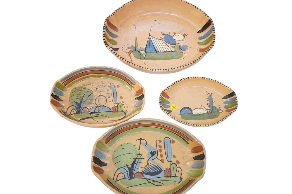 Lot 262: 4 MID-CENTURY MEXICAN REDWARE NESTING POTTERY SERVING PLATTERS