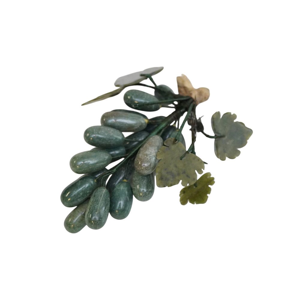 Lot 290: VINTAGE JADE LEAF AND GRAPE CLUSTER