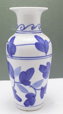 אגרטל קרמיקה דקורטיבי עם מוטיב עלים וגפנים