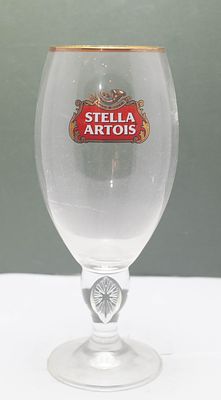 לוט ארבעה כוסות של בירות מחברות שונות