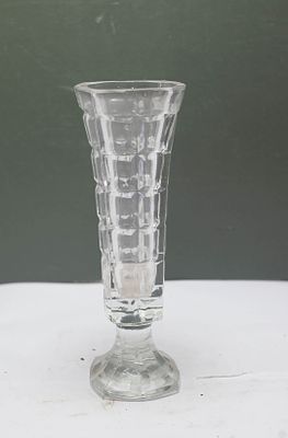 אגרטל קריסטל על רגל