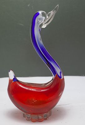 פסלון זכוכית דקורטיבי, המעוצב בצורת ברבור