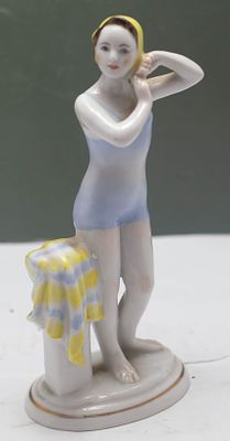 פסלון "רוחצת צעירה", פורצלן, עבודת יד (ציור/קישוט), מפעל הפורצלן של לנינגרד ("LFZ"), פסלת ג.ס. 