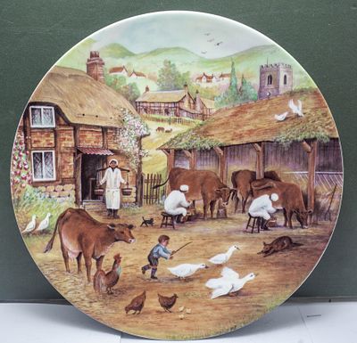 צלחת אספנות רויאל ווסטר אנגלית, "Fresh as the Dawn", ציור סצנת רפת כפרית עם חלבנים