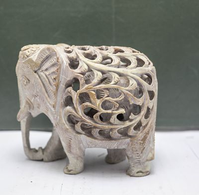 פסל פיל אבן ייחודי, גילוף אמנותי עבודת יד פתוחה ומשובחת – נוי אסייתי