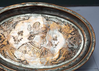 מגש הגשה נחושת עתיק אובלי, חריטת דיוקן שליט טורקי/עות'מאני