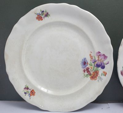 זוג צלחות פורצלן סובייטי נדירות, מפעל ЗиК קונאקובו (1955), עיטור פרחי וינטג' צבעוני