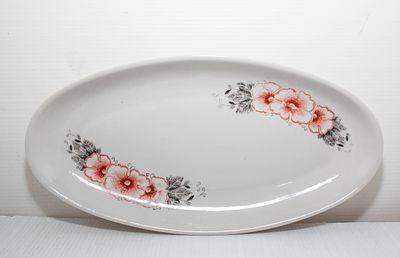 צלחת הגשה אובלית וינטג' תוצרת ברה"מ מפורצלן : עיטור פרחים רומנטי בגווני כתום ושחור, למראה 