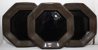 שלישיית צלחות הגשה אוקטגונליות בעיצוב ארט-דקו מודרני: שחור דרמטי בשילוב פסי זהב גיאומטריים 24 