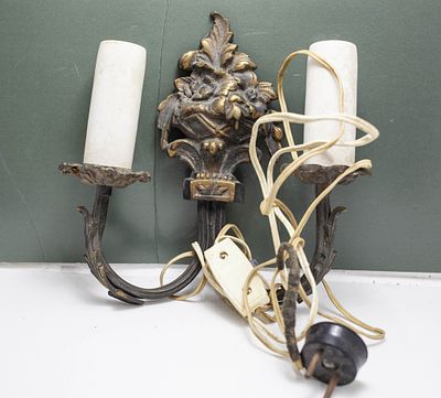פמוט - מנורת קיר (Sconce) ישן ממתכת יצוקה – סגנון ברוק/קלאסי - מצב לא ידוע