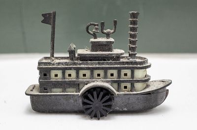 דגם מיניאטורי וינטג': ספינת נהר / משוטה (Paddleboat) - "מארק טוויין" (מחדד)