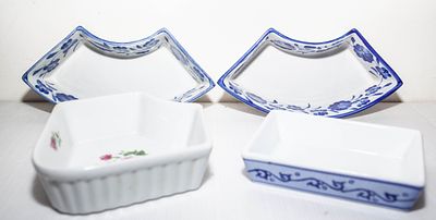 לוט צלוחיות הגשה מעוצבות. כחולה - 19 על 8 
פרח סגול - 14 על 15 
מרובעת - 13 על 9.5