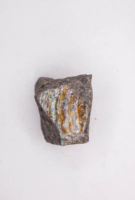 גוש גלם של אופאל בולדר / אופאל יקר במטריצה (Raw Boulder Opal / Precious Opal in Matrix)