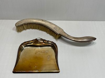 מברשת כסף, תקופת רוסיה הצארית, דרגת טוהר כסף 84, משקל כולל: 219 גרם, משקל נקי: כ-170+- גרם 