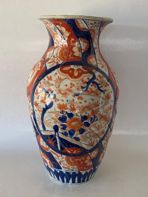 אגרטל פורצלן אימרי (Imari) יפני עתיק מתקופת מייג'י (המאה ה-19) – ציור ידני עשיר של ציפורים 