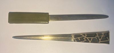 אוסף מגוון של ארבעה פותחני מכתבים (Letter Openers) וינטג' – המאה ה-20: עיצובים שונים במתכת 