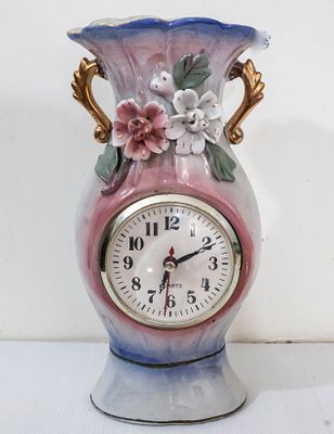 אגרטל פורצלן דקורטיבי משולב שעון קוורץ (Vintage Porcelain Vase Clock with Applied Flowers)