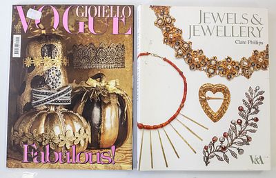 צמד פרסומי יוקרה ואמנות התכשיטים (Lot of 2 Fine Jewelry Reference Books & Magazines) – 