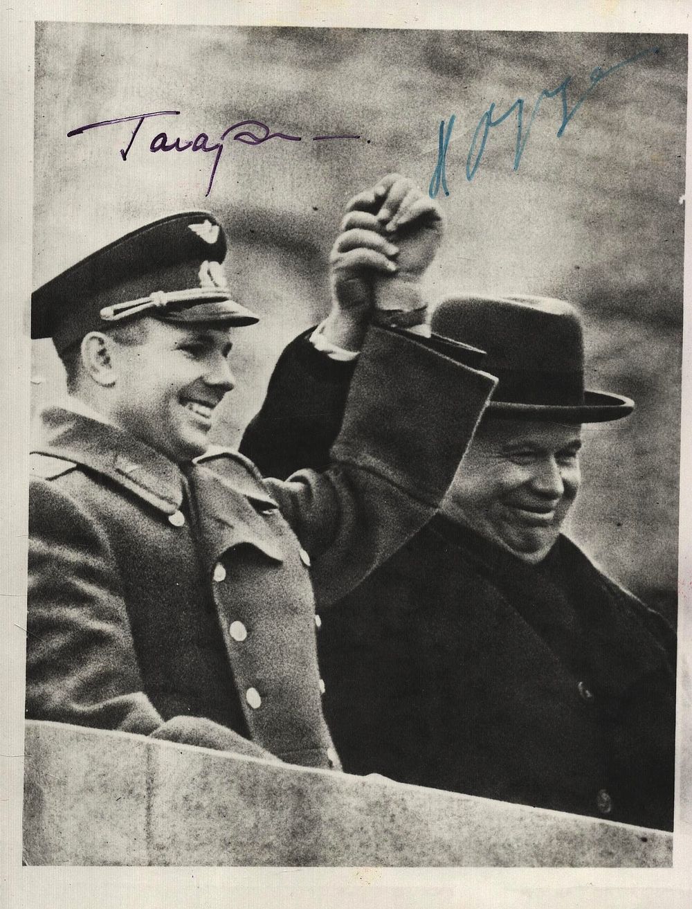 Chaucer Auctions | Auktion 498 | LIVE AUTOGRAPH AUCTION SPORT, MUSIC ENTERTAINMENT , MILITARY AND COLLECTABLES