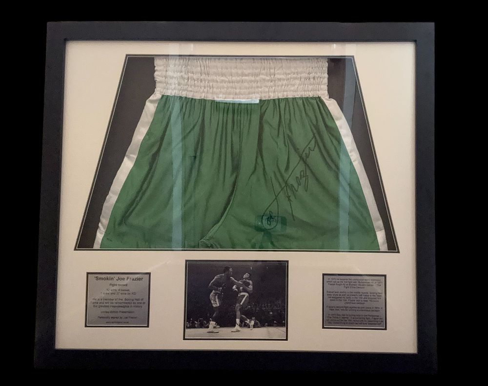 Chaucer Auctions | Auction 521 | LIVE AUTOGRAPH ENTERTAINMENT, SPORT, SPACE, MUSIC AND HISTORICAL