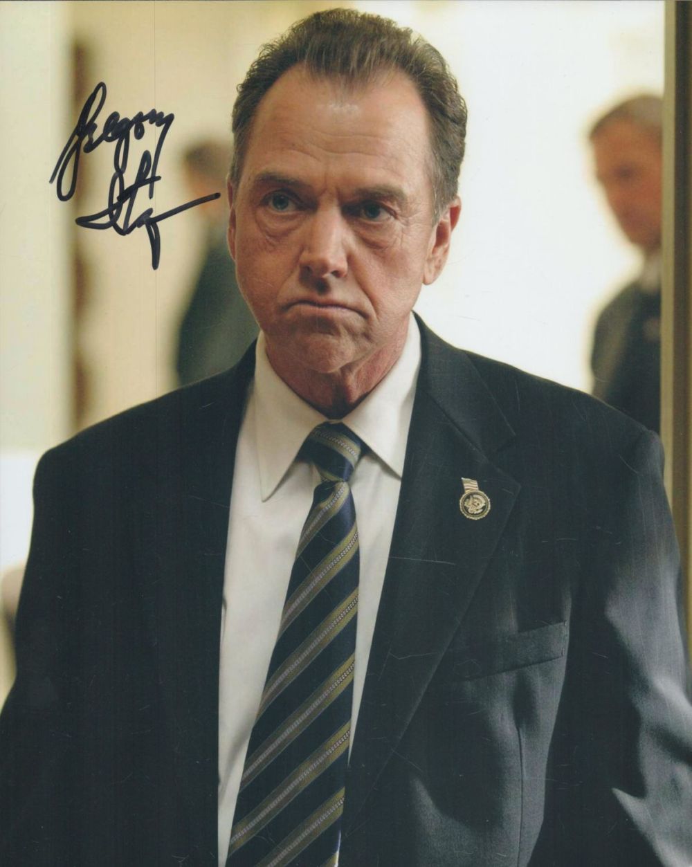 Lot 275: Gregory Itzin signed 10x8 inch colour photo. Good...