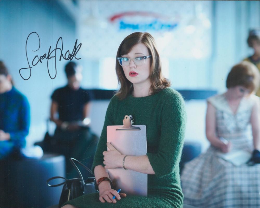 Lot 363: Sarah Snook signed 10x8 inch colour photo. Good...