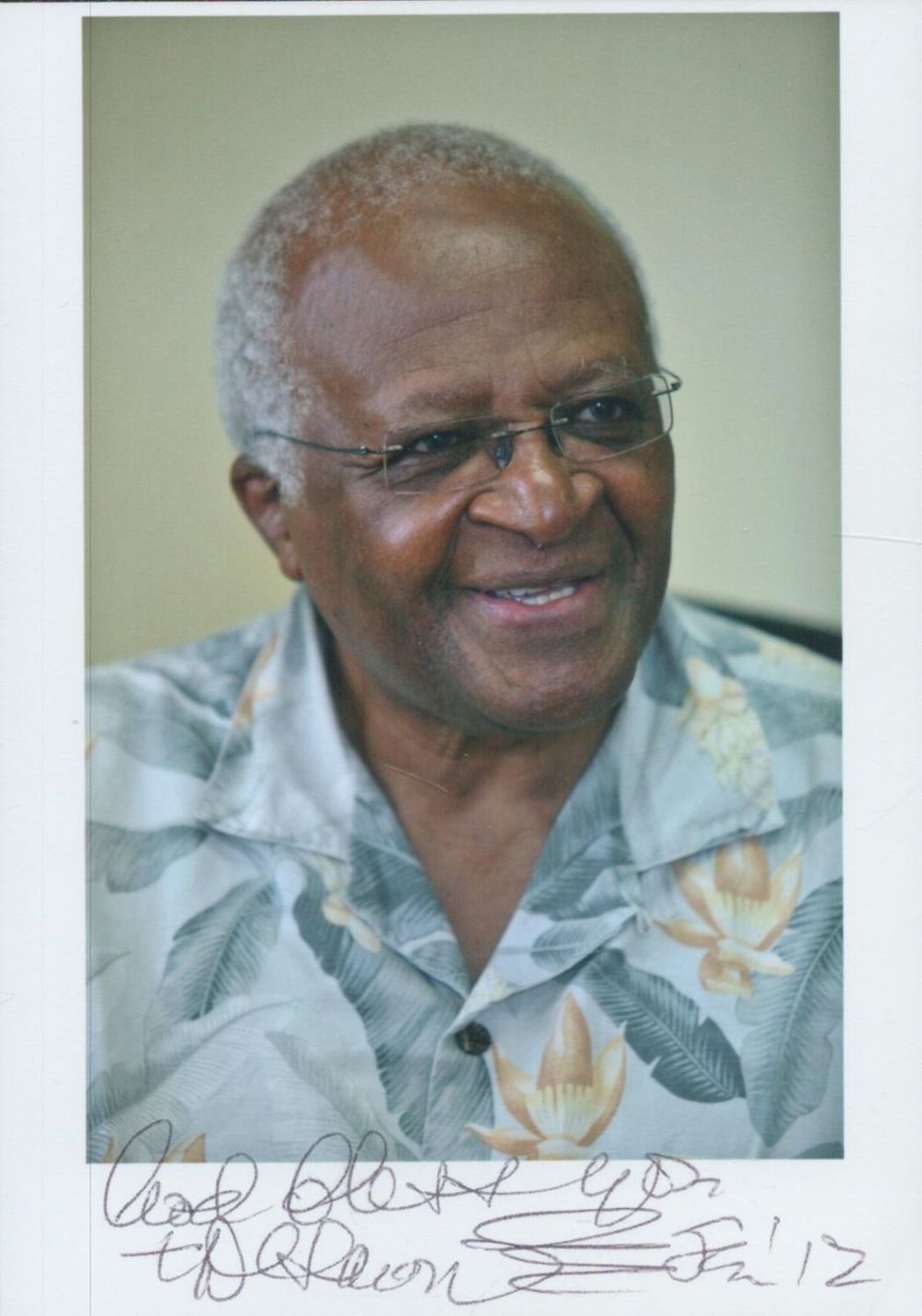 Lot 120: Desmond Tutu signed 5x4 colour photo. Tutu OMSG...