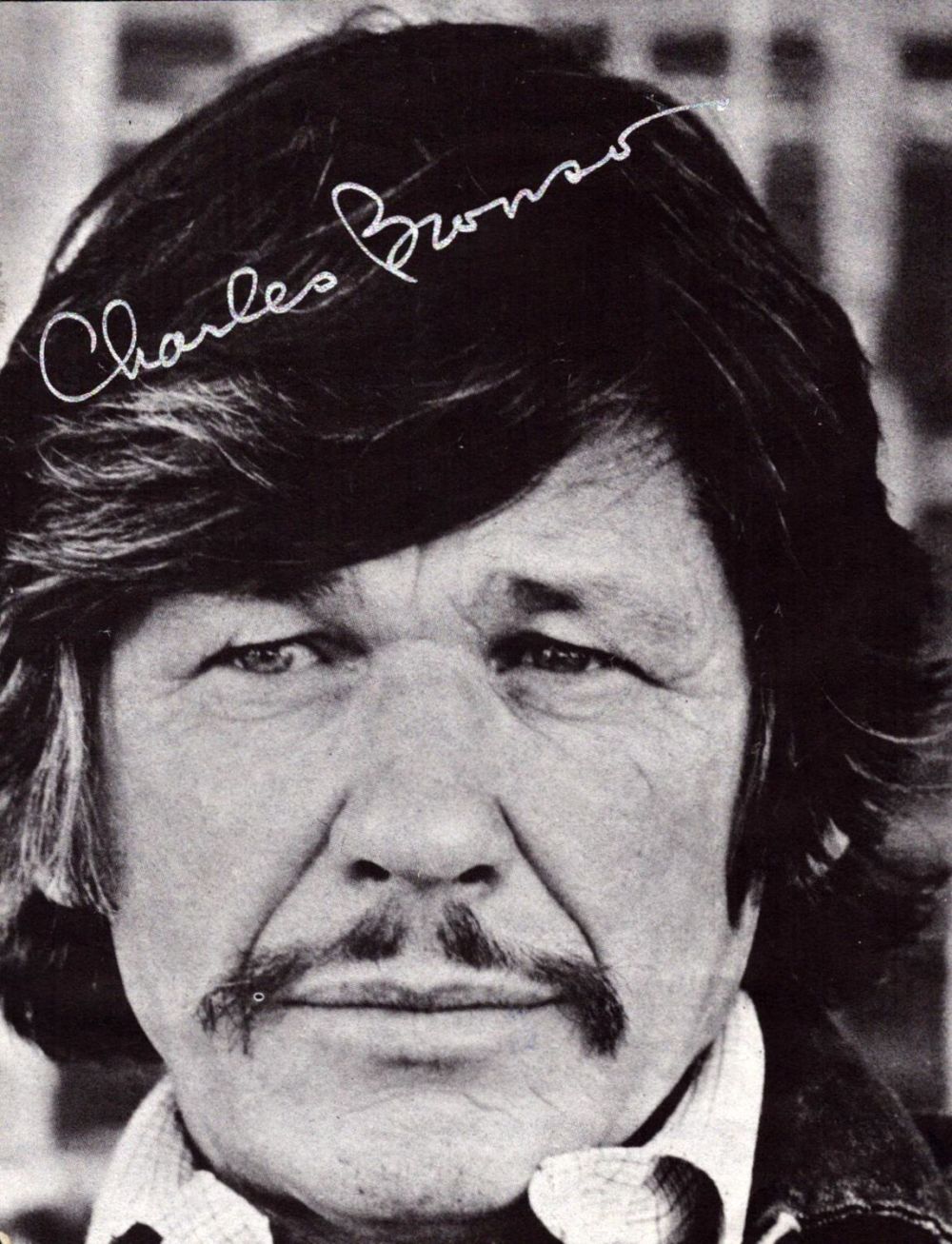 Lot 396: Charles Bronson signed 6x4inch black and white newspaper...