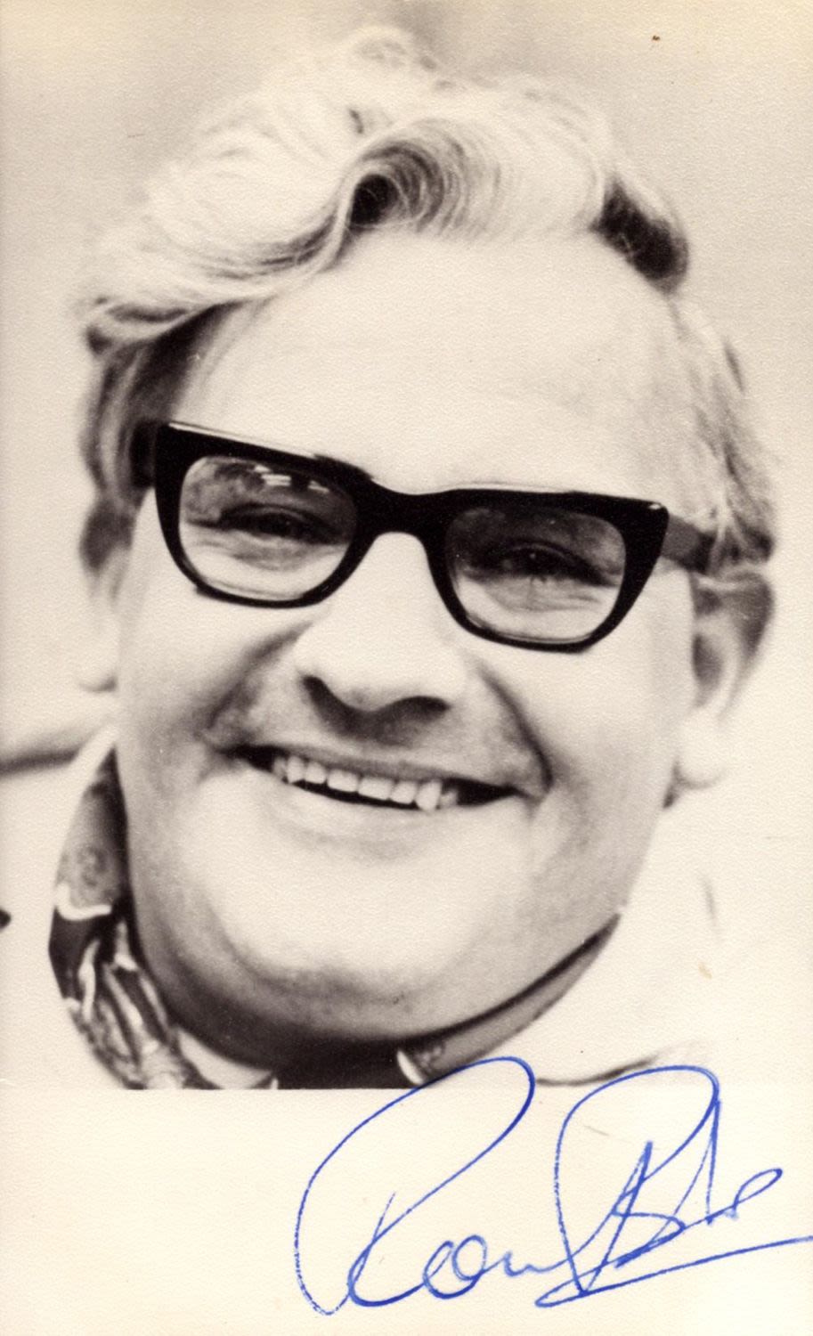 Lot 475: Ronnie Barker signed 6x3inch black and white photo....
