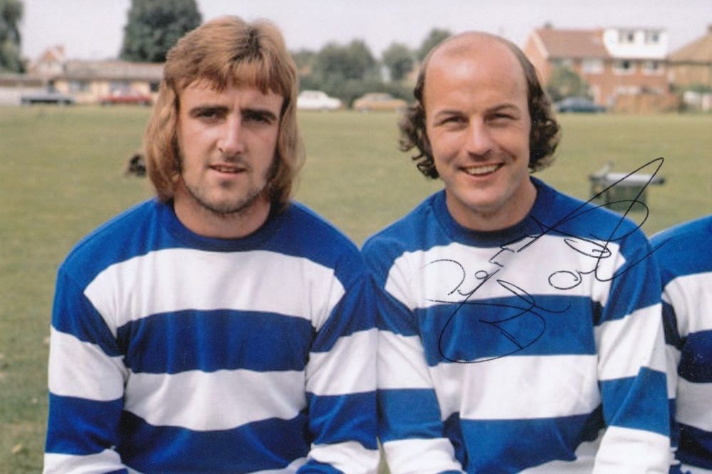 Lot 608: Autographed TERRY MANCINI 6 x 4 photo :...