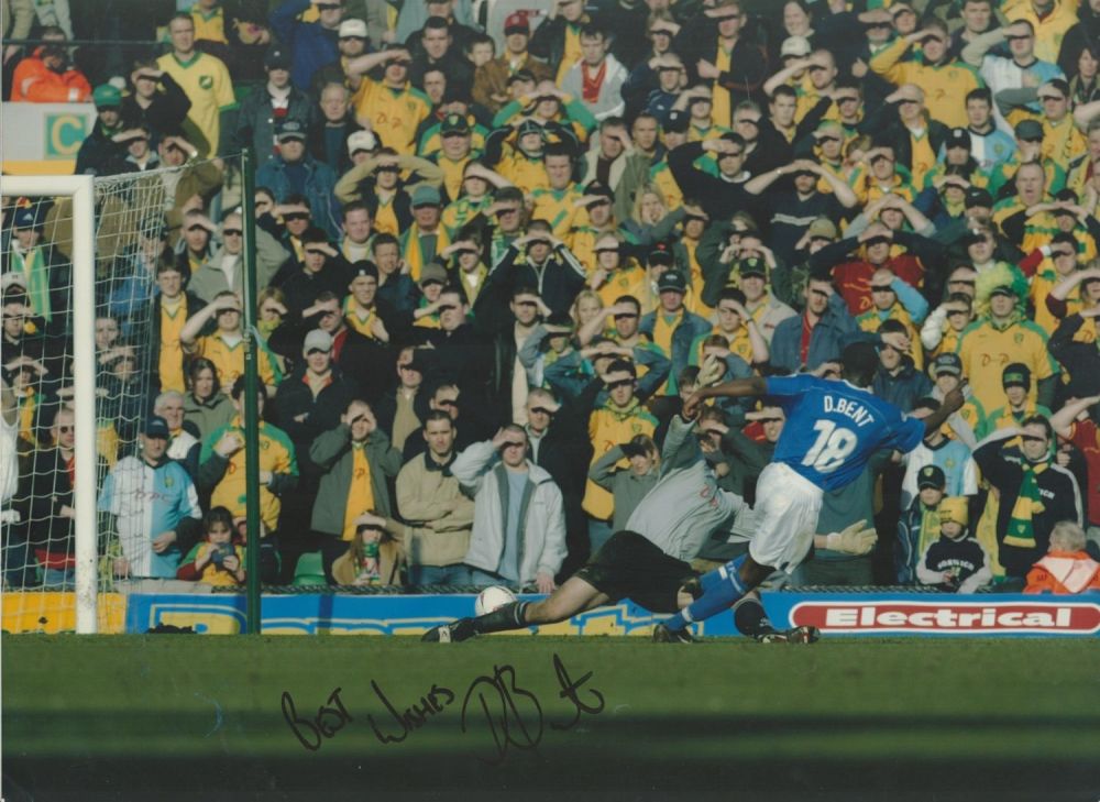 Lot 127: Darren Bent signed photo colour 16x12 Inch. Is...